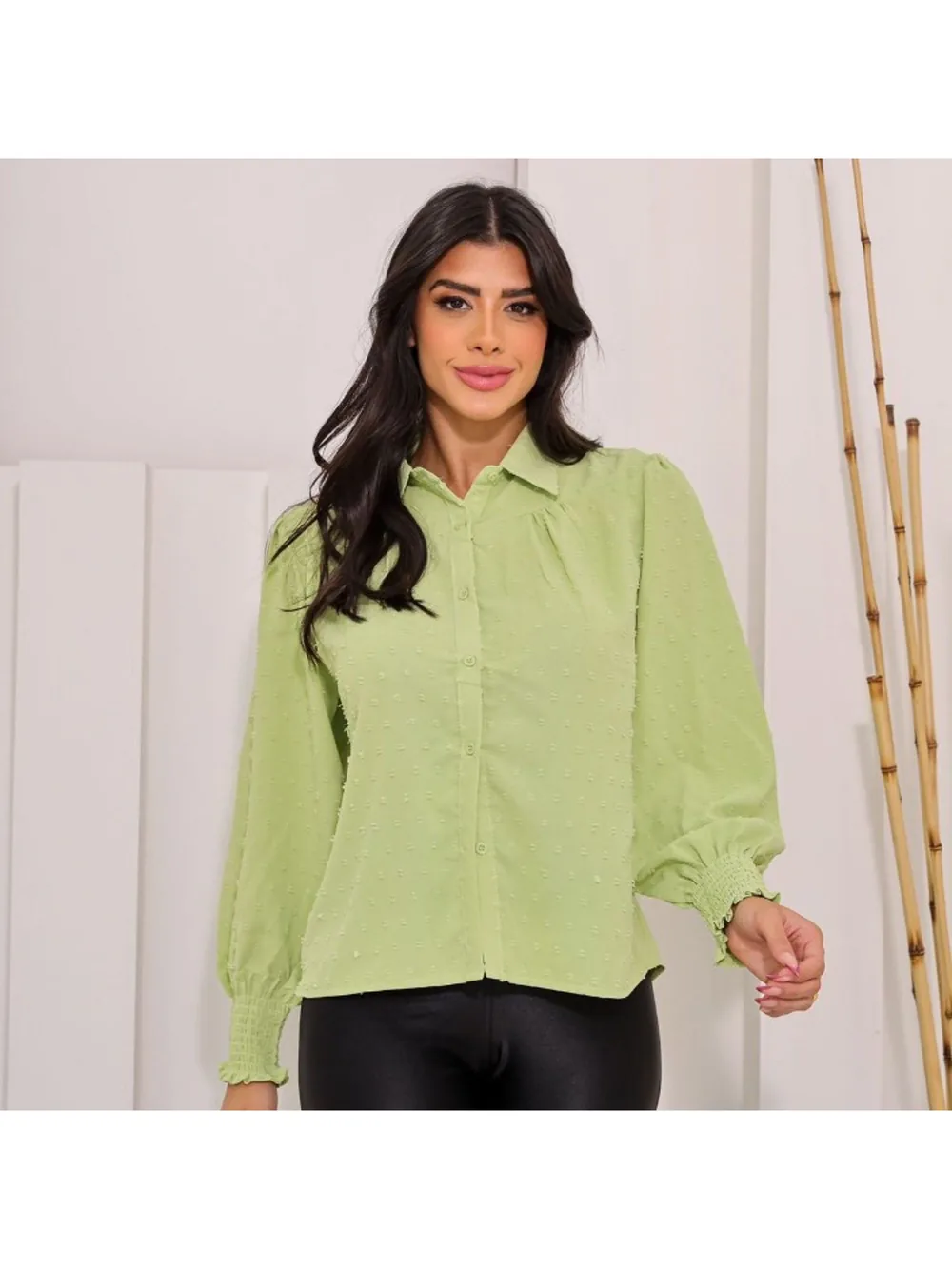 Camisa Feminina Manga Bufante com Botões e Punho — Verde Limão